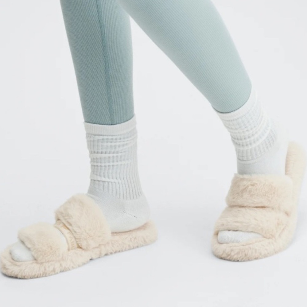 Fabletics | Women’s Cream Fuzzy Triple Bridge Strap Slippers Size 7